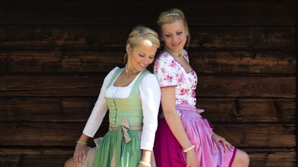 Styling Traditional Outfits: Creative Ways to Wear Dirndls and Lederhosen 2 Mix and Match the Dirndl Components